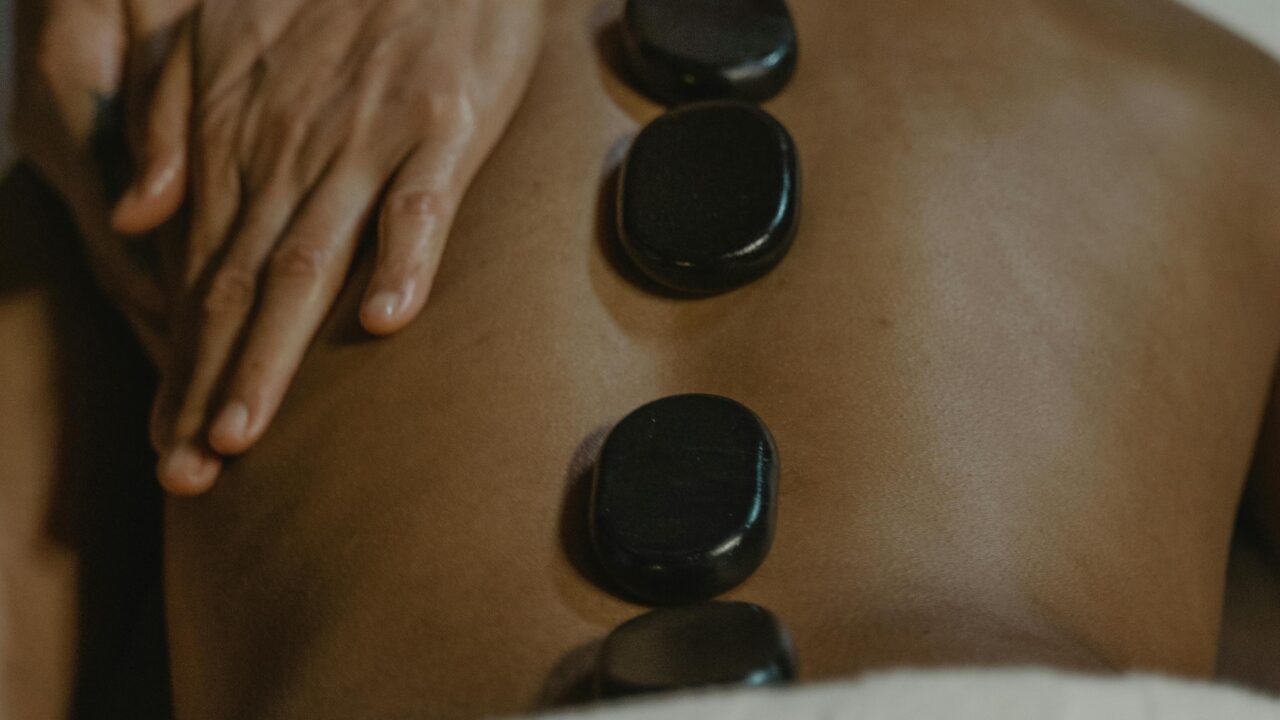 Hot-Stone-Massage: Wärme für Körper und Seele